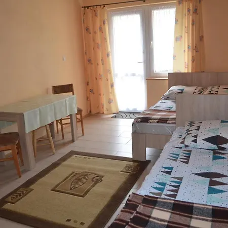 Δωμάτια σε οικογενειακή κατοικία Sara